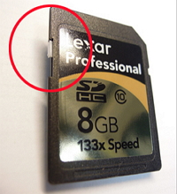 메모리 카드 잠금 오류를 수정하기 위해 잠금 슬라이드 스위치 끄기