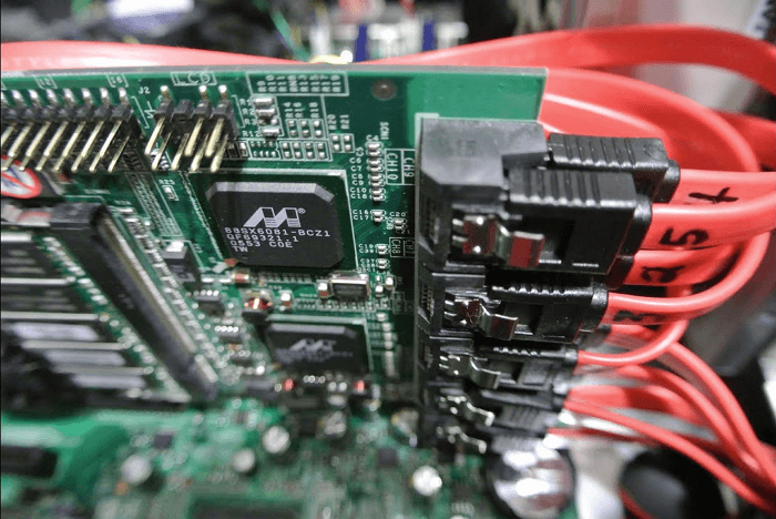 디스크를 RAID 컨트롤러에 연결