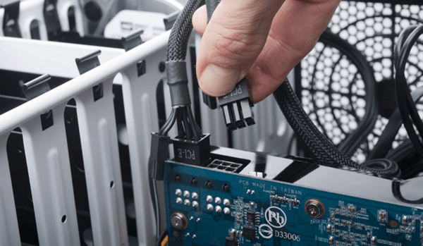 그래픽 카드 케이블 연결