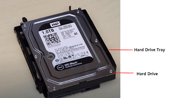 하드 드라이브를 하드 드라이브 트레이에 밀어 넣습니다.