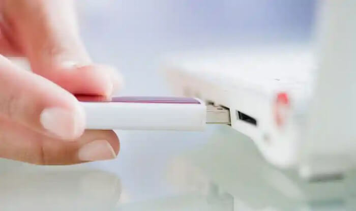 시스템 주변 장치의 플러그를 뽑았다가 다시 연결