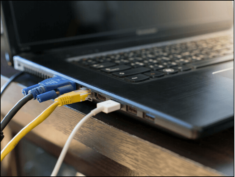 외부 모니터와 VGA 케이블 연결